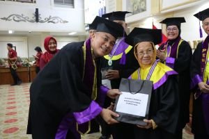 Sekolah Lansia Palembang, Baru 30 dari 8.000 Terlayani