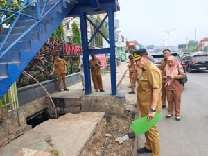 Menunggu Air Menemukan Jalan Pulang