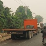 Antrean Solar Mengular dari Pasar Lemabang ke RE Martadinata, Truk Halangi Jualan, Pedagang Terjepit